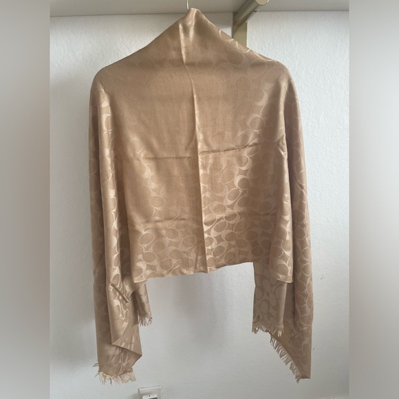 Coach Big C Scarf - Picture 2 of 7